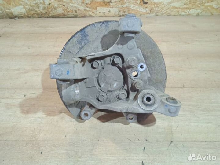 Кулак поворотный задний правый Nissan Teana J32