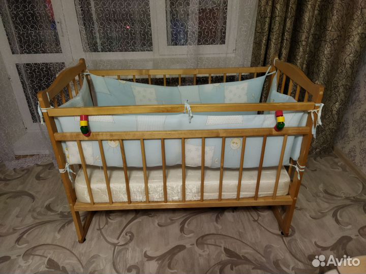 Детская кроватка