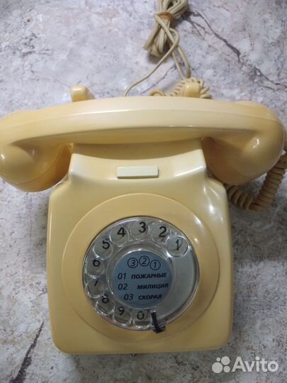 Телефон ретро