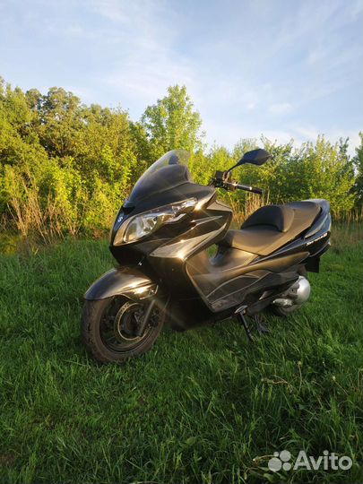 Продаётся Максискутер Сузуки скайвей 400