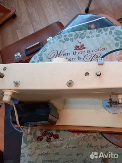 Швейная машина Чайка