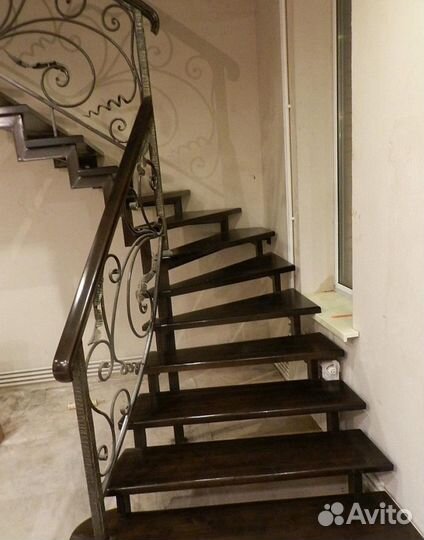 Металлокаркас лестницы на ломанном косоуре от прои
