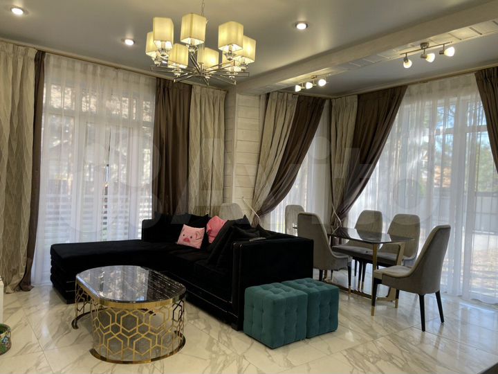 Коттедж 206 м² на участке 8 сот.