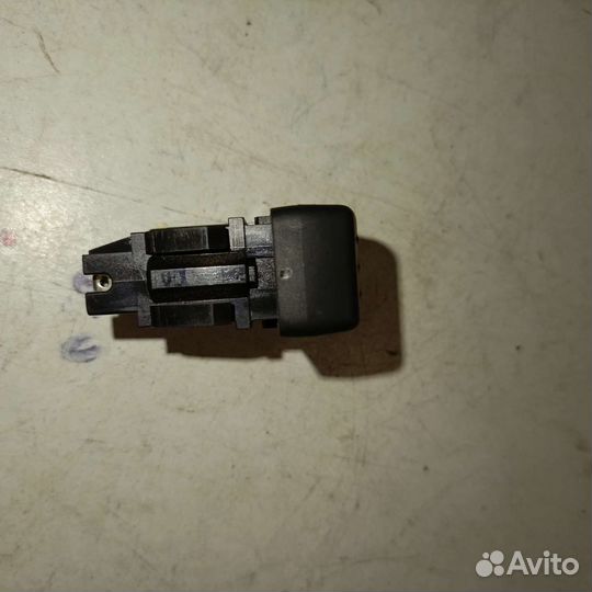 Кнопка центрального замка Renault Laguna 1