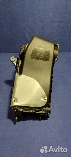 Левый корпус воздушного фильтра Porsche Cayenne 2