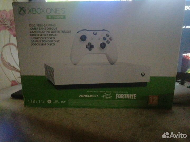 Xbox ONE S 1tb 1 геймпад