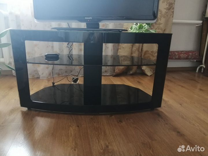 Продам тумбу под телевизор