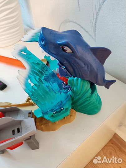 Hot wheels автомобильный трек Атака Акулы