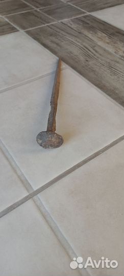 Старинный кованный гвоздь