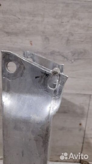 Кронштейн переднего усилителя левый Mercedes W205