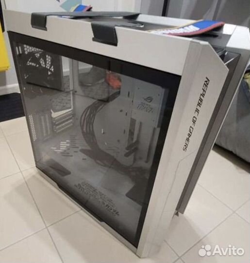 Asus rog strix helios gundam edition GX601