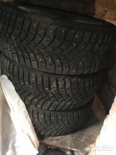 Michelin X-Ice North 215/55 R17