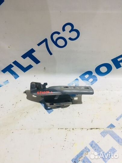 Петля капота лев. LADA priora