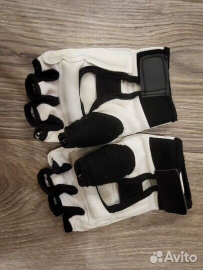 Перчатки для единоборств