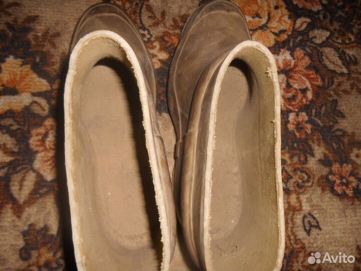 Рабочая одежда и обувь: кирзачи, ботинки, спецовки