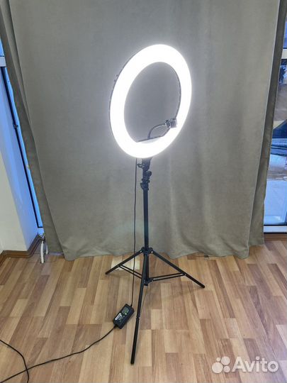 Кольцевая лампа 45 см со штативом