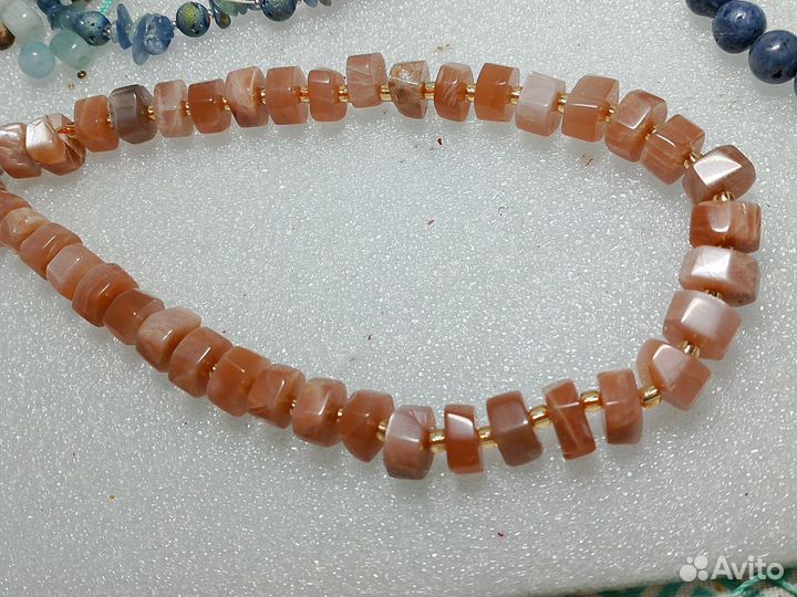 Бусы из солнечного камня