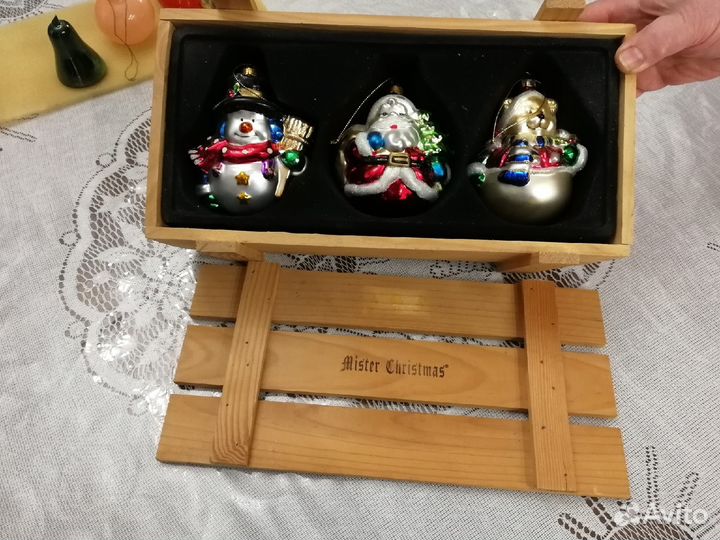 Елочные игрушки и принадлежности