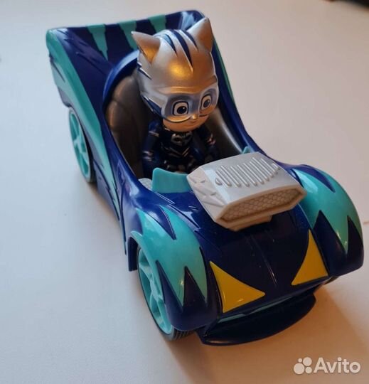 Герои в масках Кэтбой с машиной