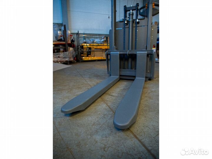 Штабелёр самоходный xilin