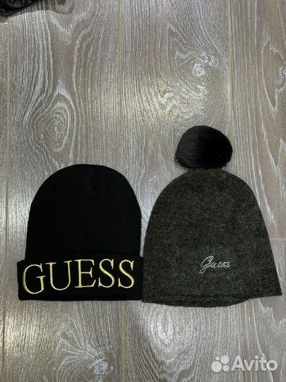 Женская шапка Guess