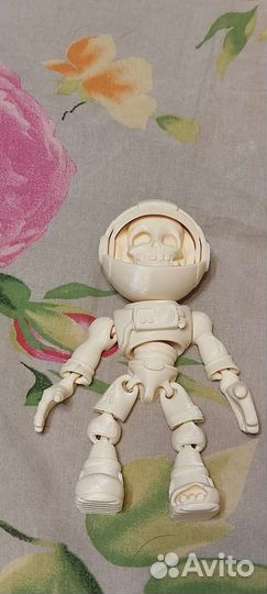 Скелет астронавт