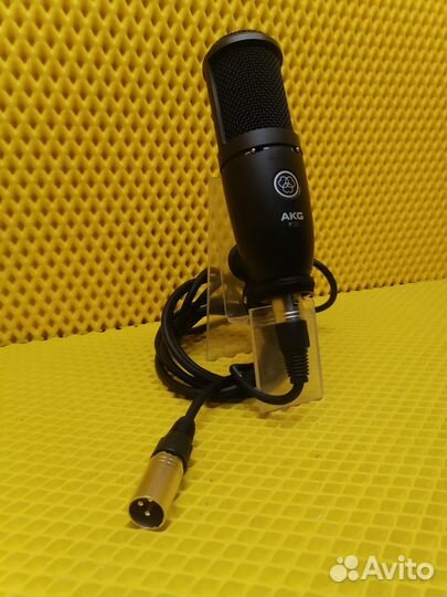 Микрофон профессиональный студийный AKG P120