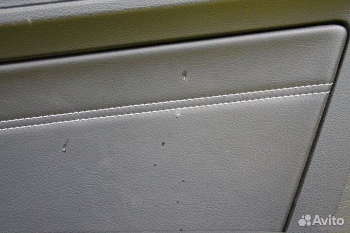 Обшивка двери правая Mercedes E-Classe C207