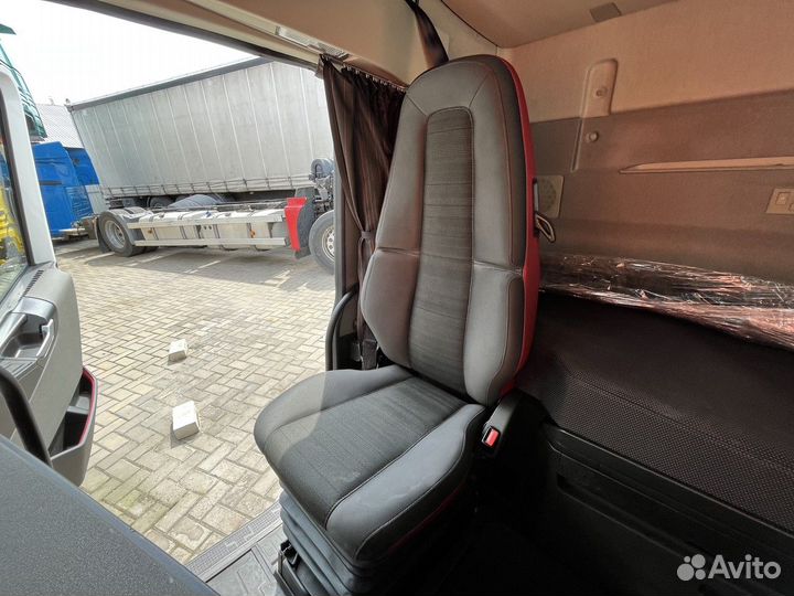 Сиденье переднее правое механическое Volvo FH