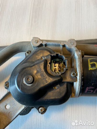 Механизм стеклоочистителя передний Nissan Bluebird