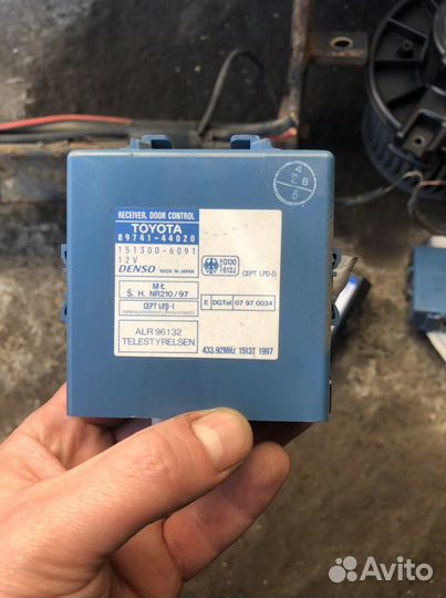 Блок управления дверьми Toyota Picnic