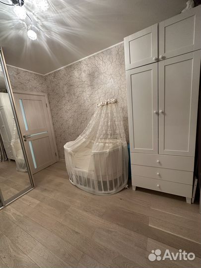 Детская кроватка и пеленальный комод