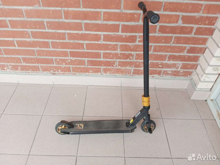 Трюковой самокат Reaction