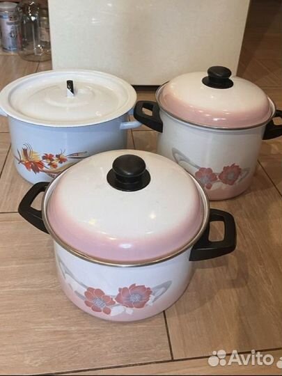 Кастрюля эмалированная