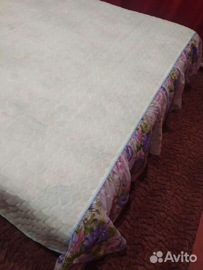 Покрывало на кровать новое