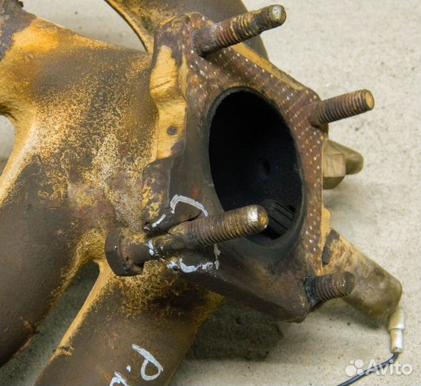 Коллектор выпускной VW Passat B3 1.8 ABS (дефект)