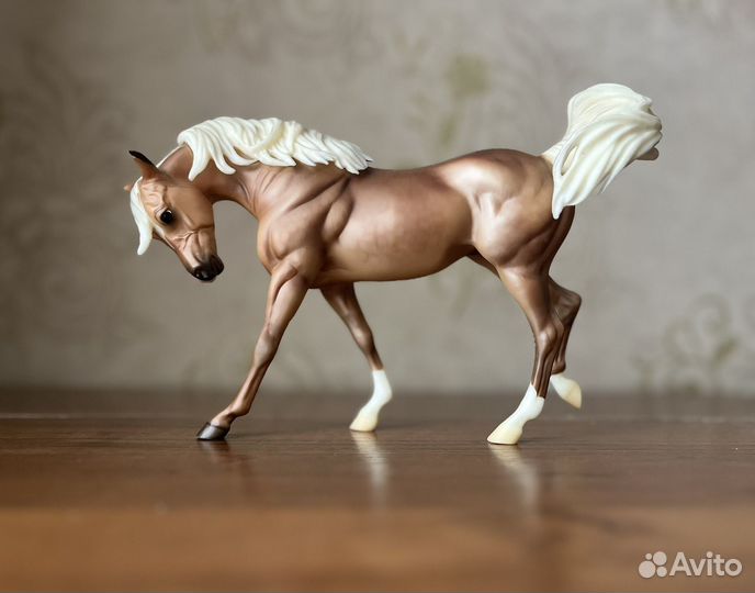 Фигурки лошадей breyer