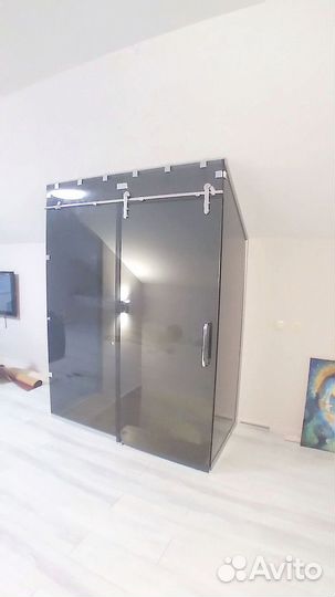 Стеклянные ограждения для лестниц и душевых