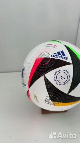 Футбольный мяч adidas euro 2024