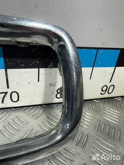 Б/У Накладка решетки радиатора левая ноздри#001