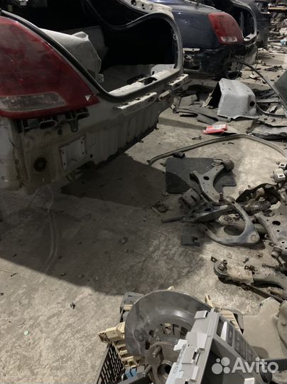 Задняя панель Toyota Crown Majesta 186 04-09 гв