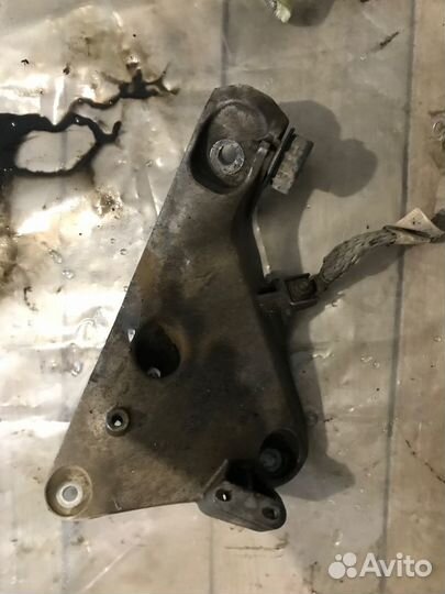 Кронштейн двигателя BMW E70 X5 E71 X6