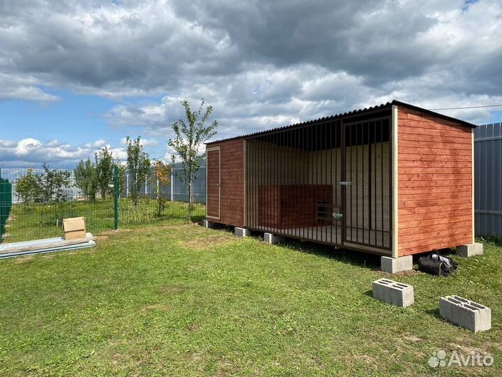 Вольер для собаки с хозблоком - 084