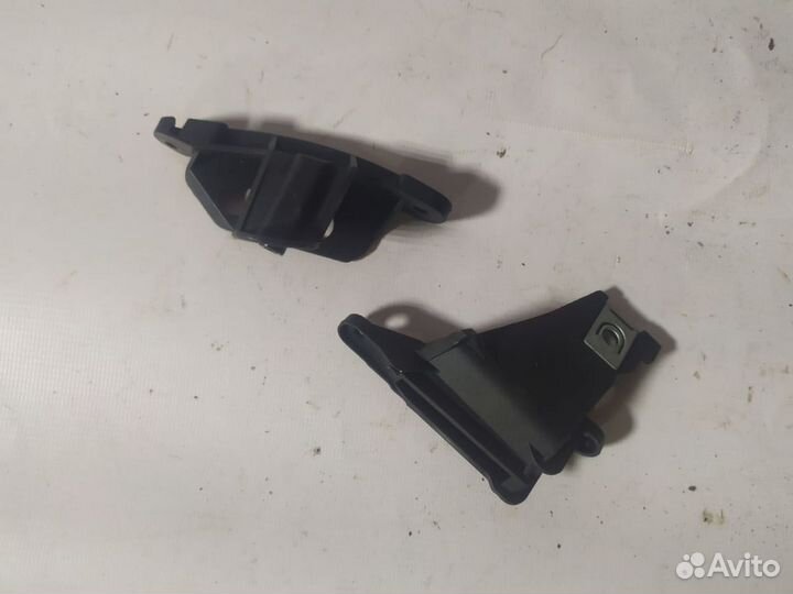 Кронштейн фар правый Peugeot 307