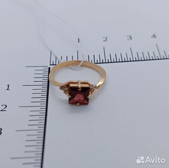 Золотое кольцо с камнем 15,5р
