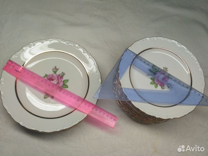 Тарелки фарфоровые,белые.