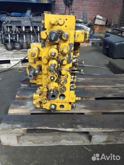 Распределитель гидравлики экскаватора komatsu