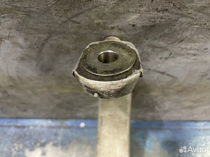 Кулак поворотный передний левый Toyota Mark X