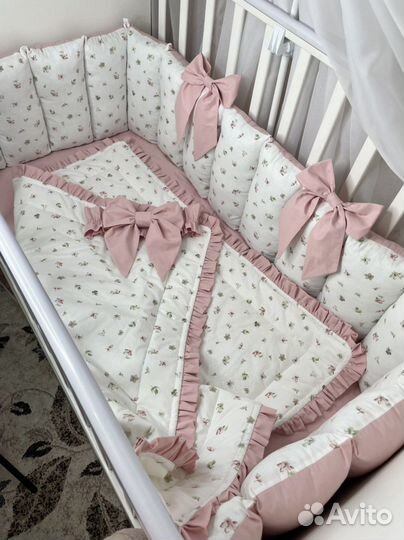 Комплект в кроватку новый