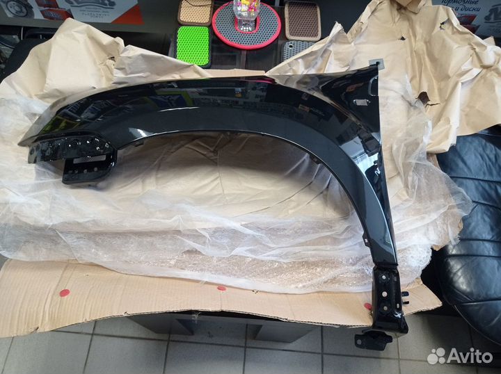 Крыло левое Дастер Чёрное